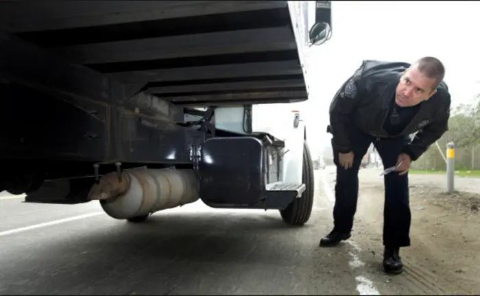 officer-inspecting-turck700-webp