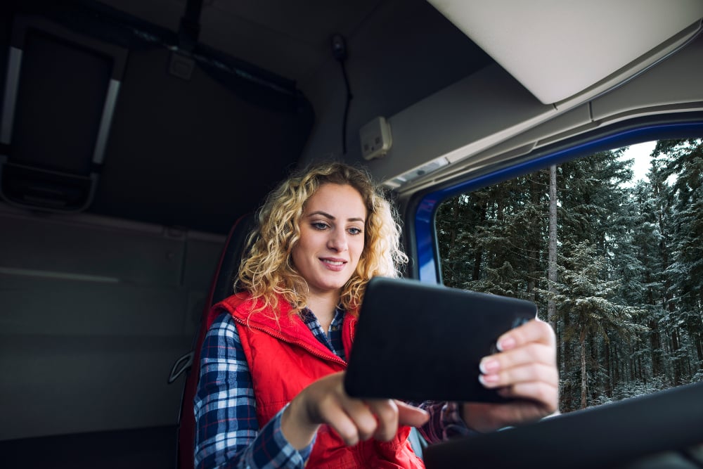 lady-driver-holding-tablet.jpg