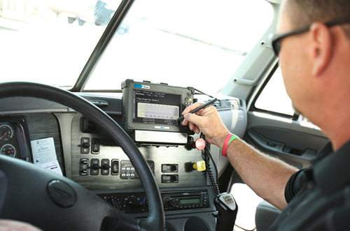 driver using an eld in a truck to keep his logbook