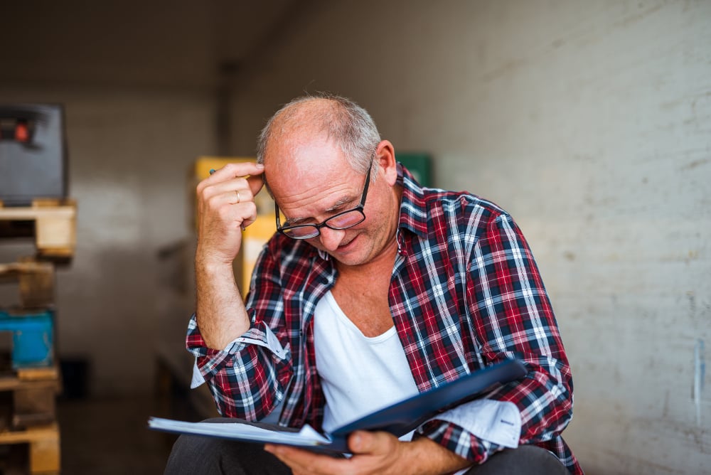 driver-stressed-with-paperwork