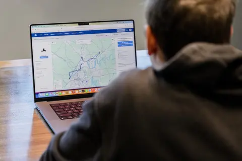 Fleet manager reviewing fleet performance and KPIs on a computer
